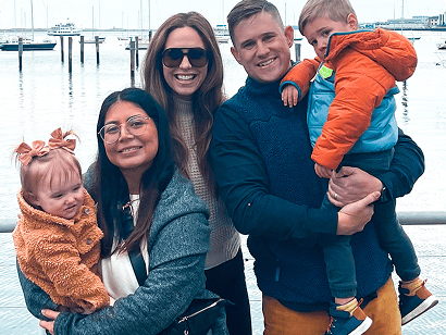 Host family and au pair.